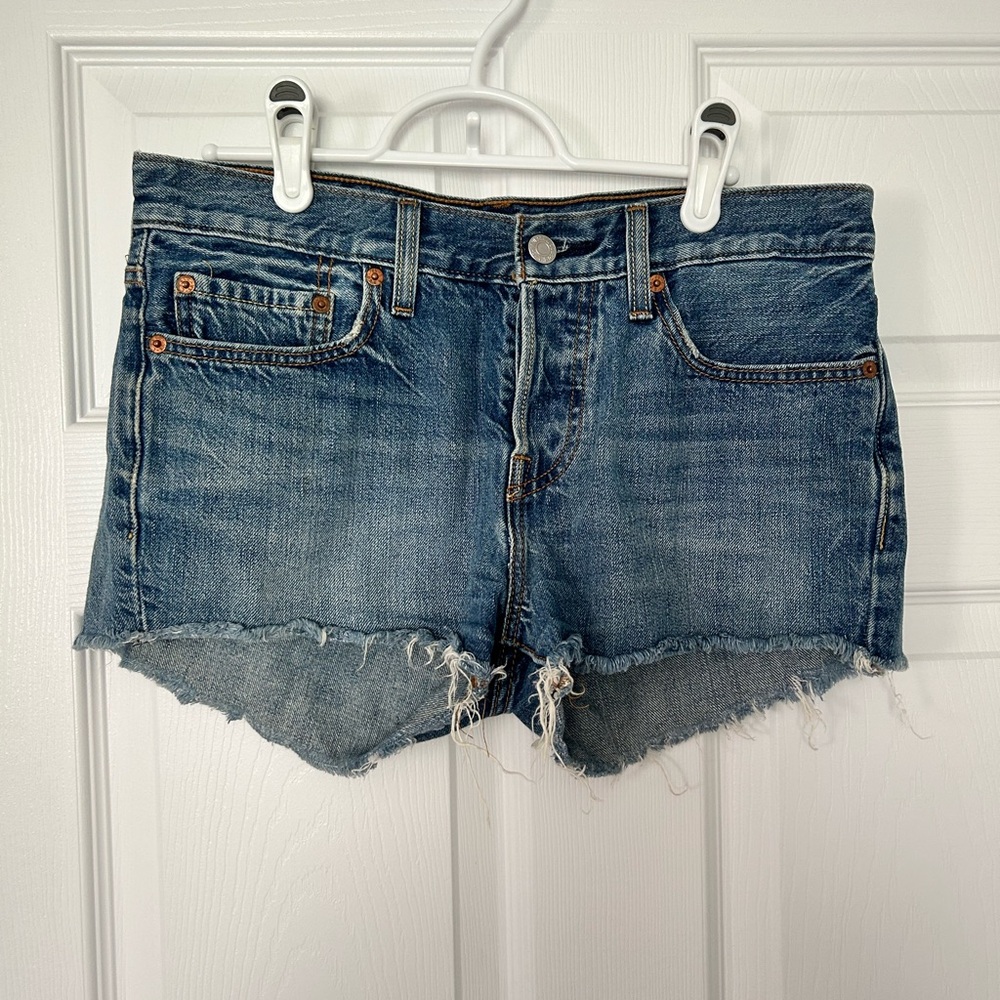 Women’s Levi denim shorts